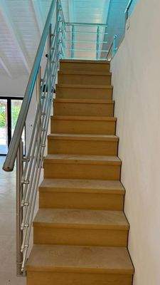 Kreta, Kournas: Malerisches Steinhaus mit bezauberndem See- und Meerblick zu verkaufen