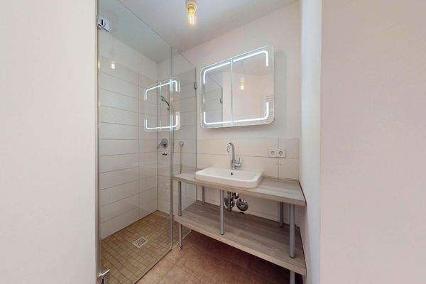 Bad mit ebenerdiger Dusche