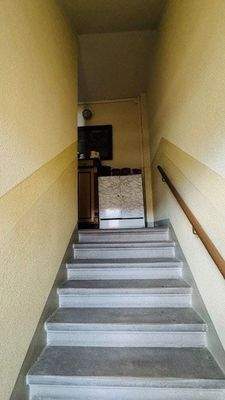 Treppe ins 1. OG
