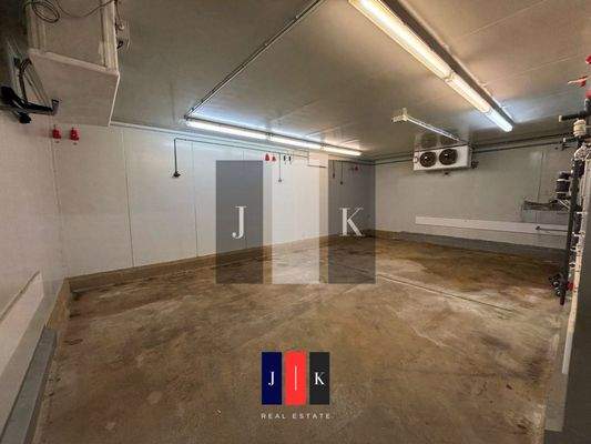 Halle Innenansicht 3