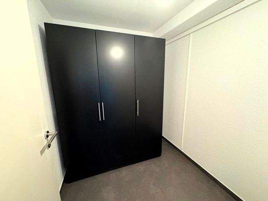 Abstellraum mit Schrank