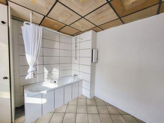 Badezimmer mit Wanne