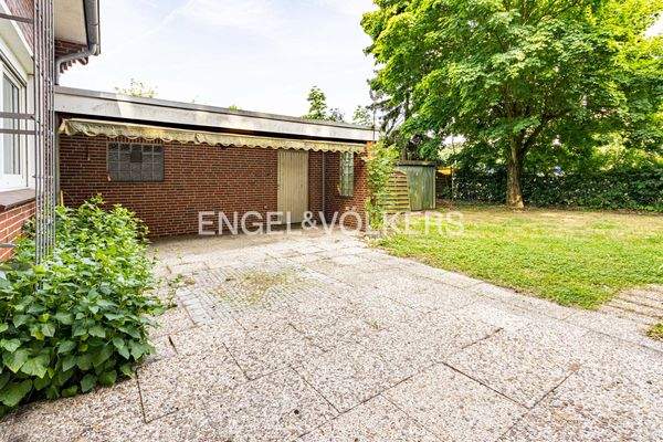 Terrasse mit direktem Gartenzugang