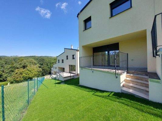 Haus 7 - Terrasse und Gartenflächen