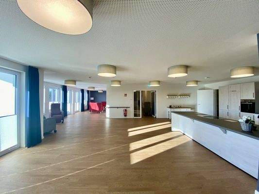 4) Gemeinschaftsbereich mit Küche