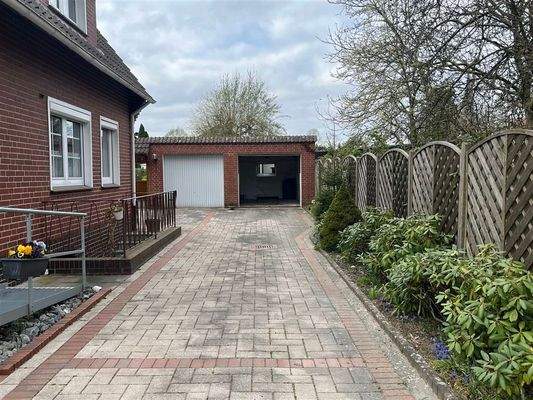 Detail Einfahrt zur Garage 