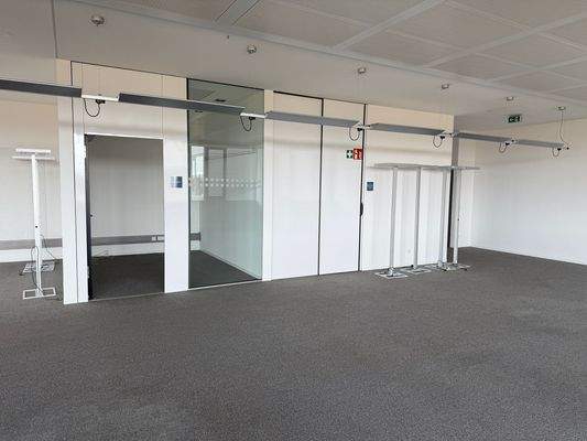 Besprechungszimmer und Serverraum 4. OG