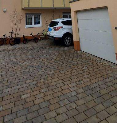 Einzelgarage und Stellplatz (2).jpg