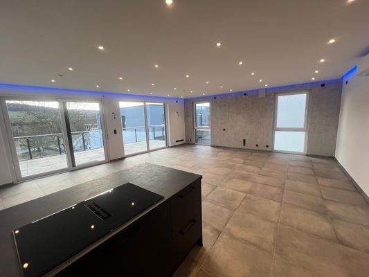 Wohn- und Esszimmer mit Küche