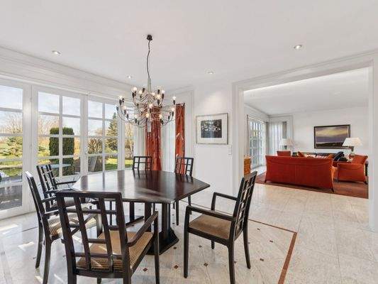 Esszimmer mit Wohnzimmerblick