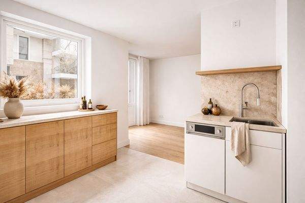 Moderne Küche mt Holzdetails und Fensterbezug - Visualisierung (Deko)