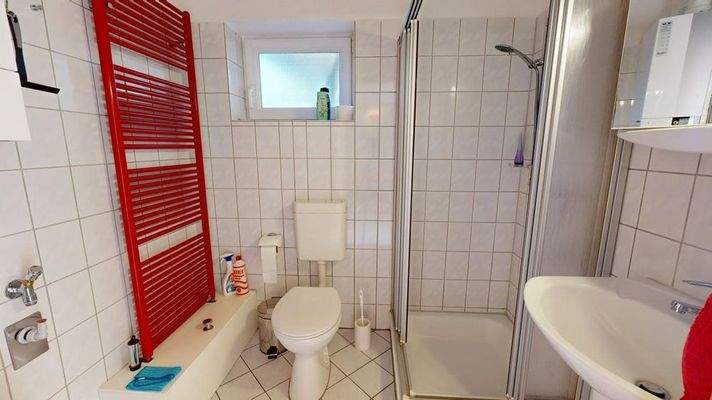 Badezimmer mit Dusche