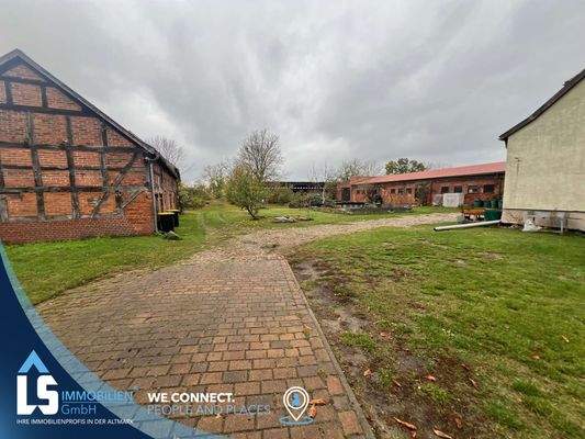 Hof Zweifamilienhaus