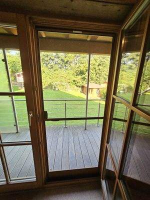 Hochwertige Fliegengitter in fast allen Fenstern.j