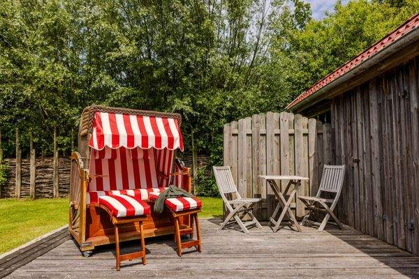 Garten mit Strandkorb