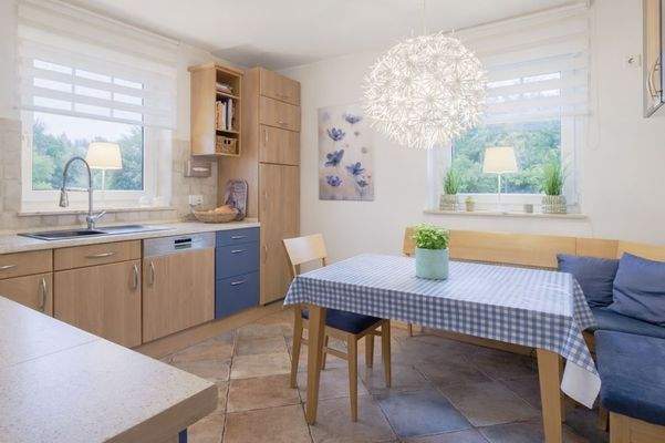 Geräumige Küche mit Essmöglichkeit 