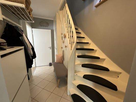 Flur mit Treppenanufgang