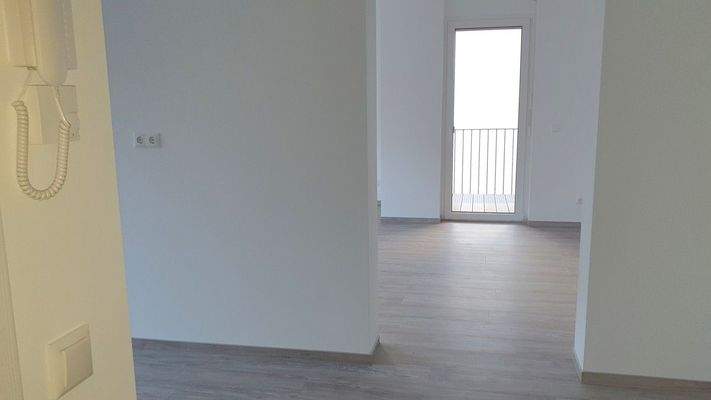 Flur/Wohnen mit Balkon 2