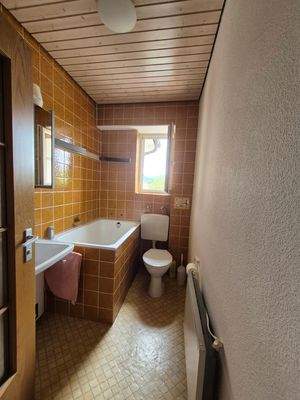 Wannen-Bad im OG