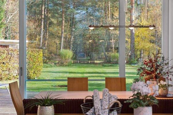 Impression mit Blickrichtung Essbereich und Garten