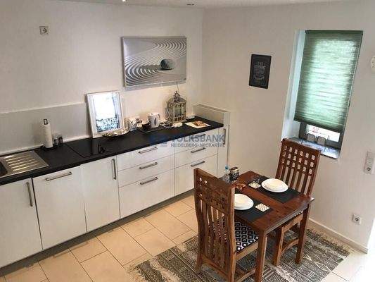 Küchenzeile mit Essplatz