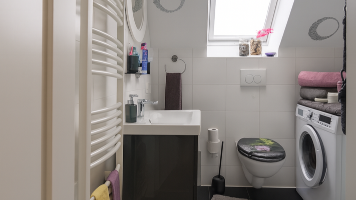 Wohnung 2: Badezimmer