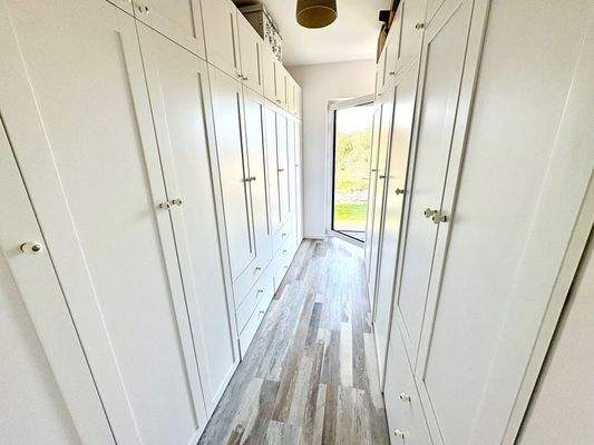 Kleiderschränke hinter dem Schlafzimmer