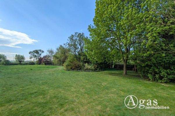 Große Grünfläche a