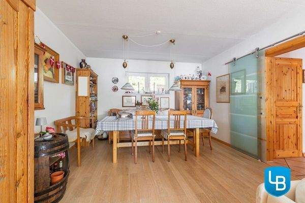 Großzügiges Esszimmer