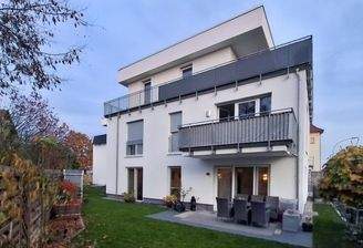 Garten und Hausansicht