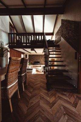 EZ mit Blick hoch zur Galerie