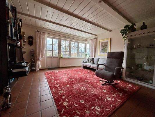 Lichtdurchflutetes Wohnzimmer