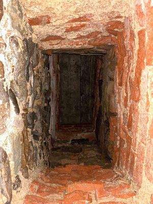 Eis-Keller m. Schacht nach oben ohne Öffnung.jpg