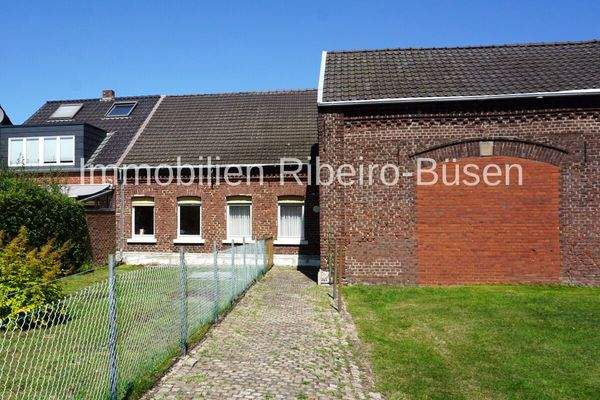 Zugang zum Wohnhaus und Innenhof