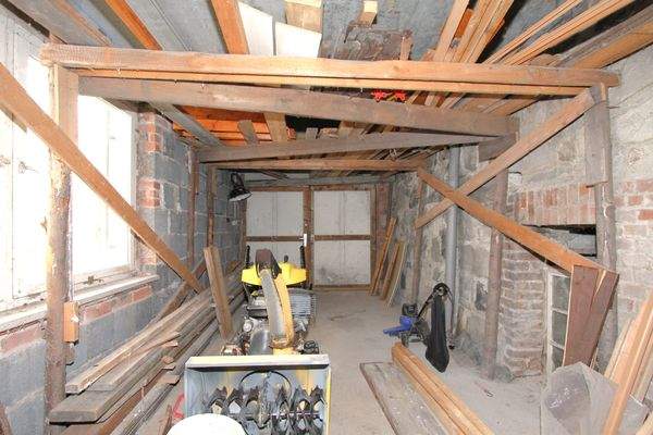 02.10. 1. Garage.JPG