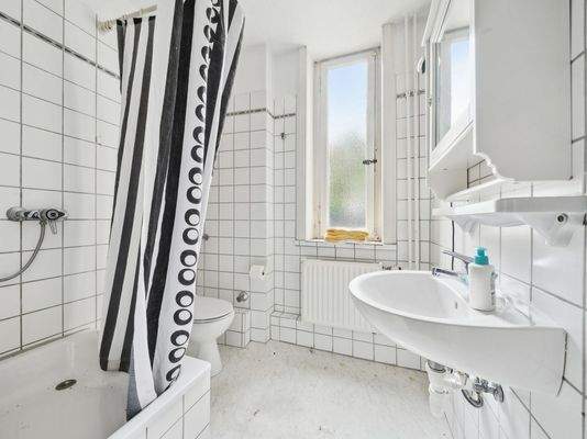 Wohnung II - Küche und Bad_2