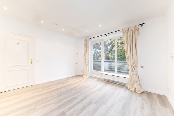 Schlafzimmer mit Zugang zur Dachterrasse