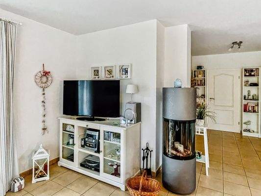 Wohnzimmer mit Kamin