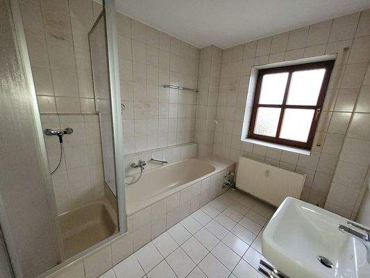 Bad mit Fenster, Dusche