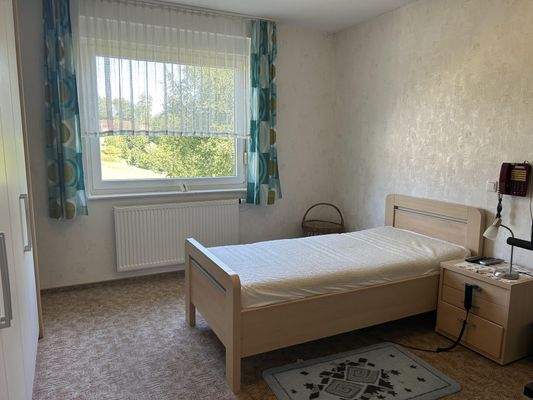 Schlafaum mit Blick ins Grüne und mit Ruhe!