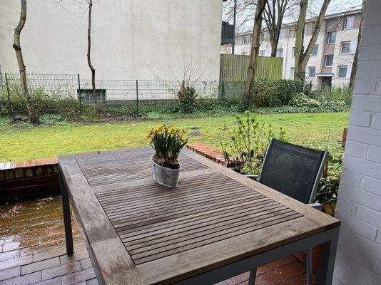 südwestlich ausgerichtete Terrasse