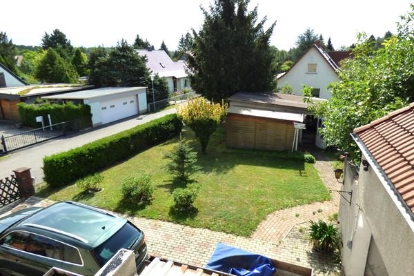 Blick in die Einfahrt zur Garage im Haus