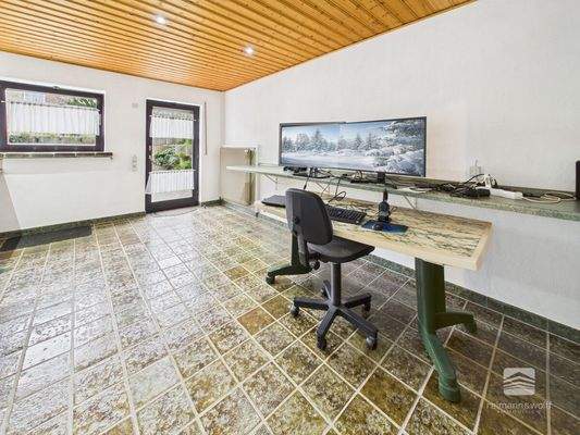Arbeitszimmer (Souterrain)
