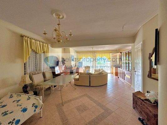 2acd6be7df2f4652bc3a2ab53c33d191-original