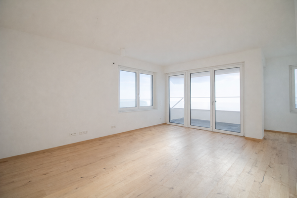 Wohnbereich mit Küche und Loggia