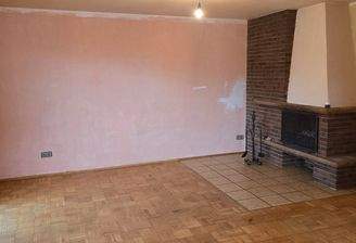 Wohn- / Esszimmer mit offenem Kamin, Blickrichtung nördlich, links Zugang Balkon 