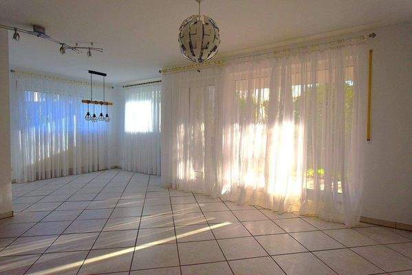 8. Esszimmer WZ mit Zugang zur Terrasse DSC