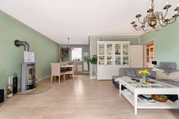 Wohnzimmer mit angrenzender Küche