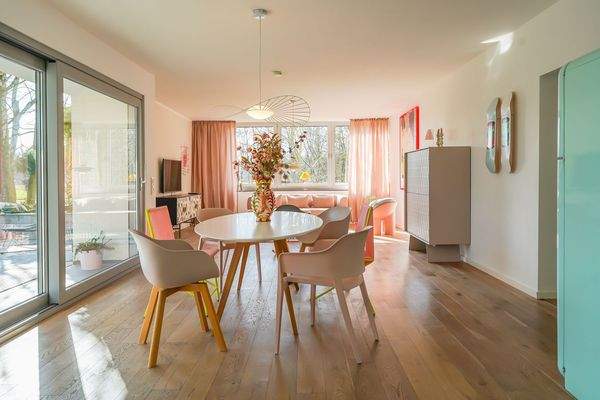 Ansicht über den Essbereich zum Wohnzimmer