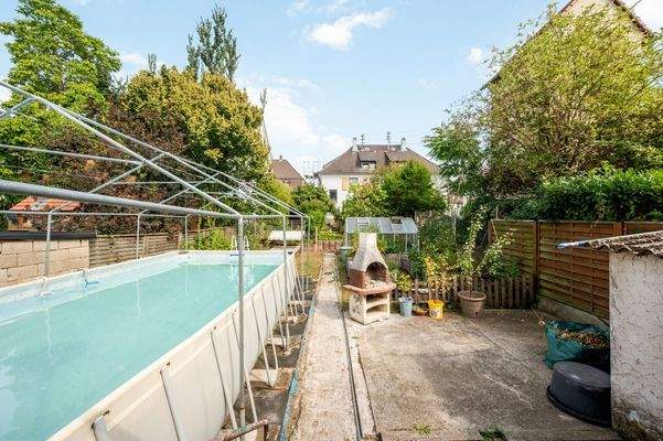 Garten mit Pool